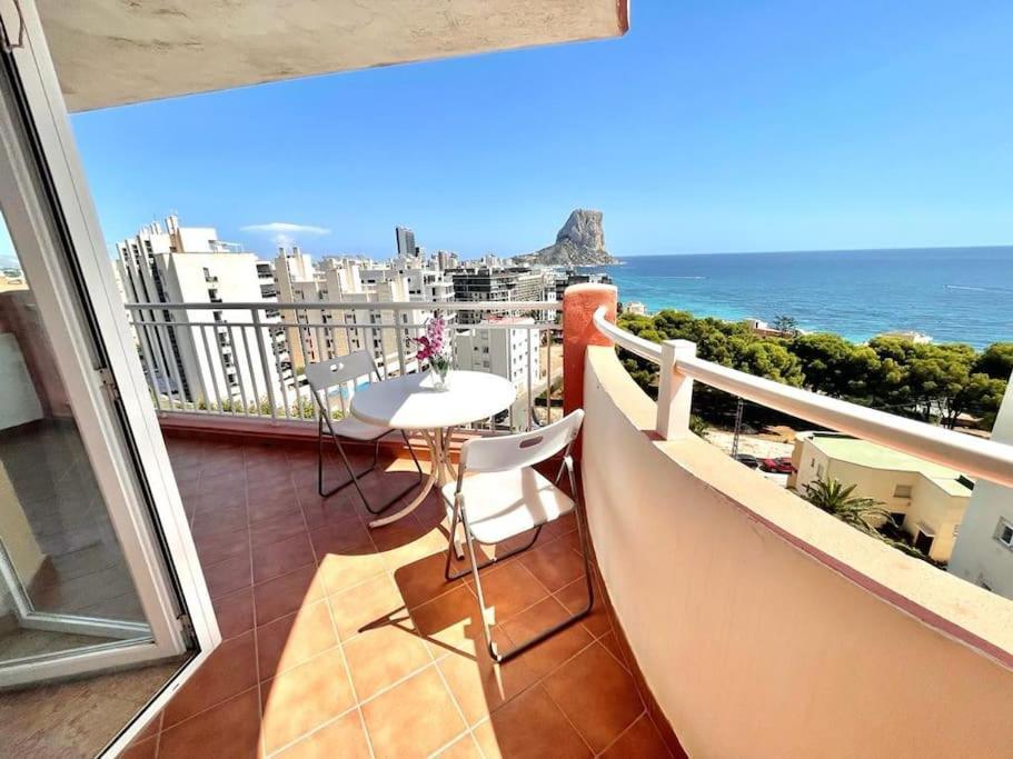 Vistas Al Mar Desde El Corazon De Calpe Exterior foto